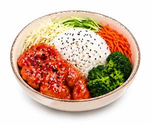 Боул с цыплёнком в кунжутном соусе